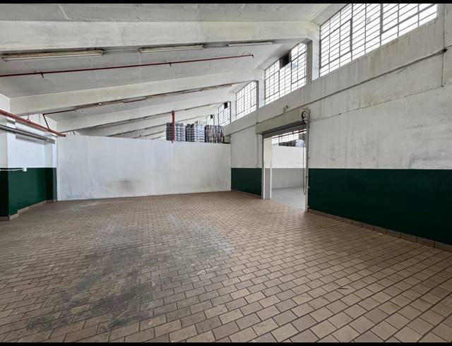 3,650M² WAREHOUSE FOR SALE IN LONGDALE